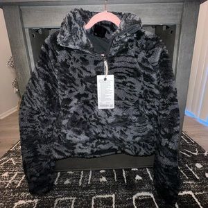 BRAND NEW lululemon scuba fleece jacket
